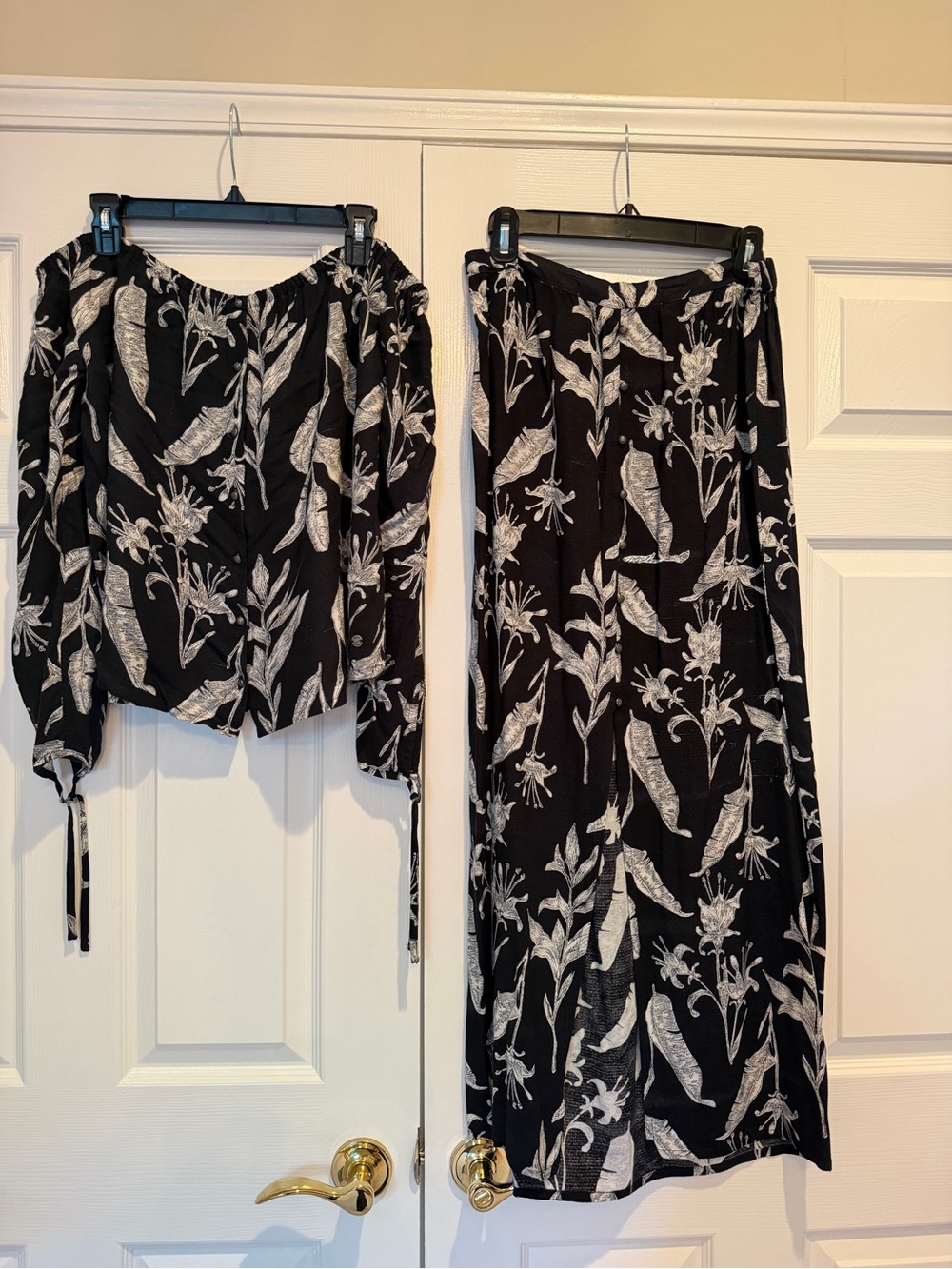 ROXY Black White Tropical Floral 2-Piece Maxi Skirt & Off the Shoulder Top Set M